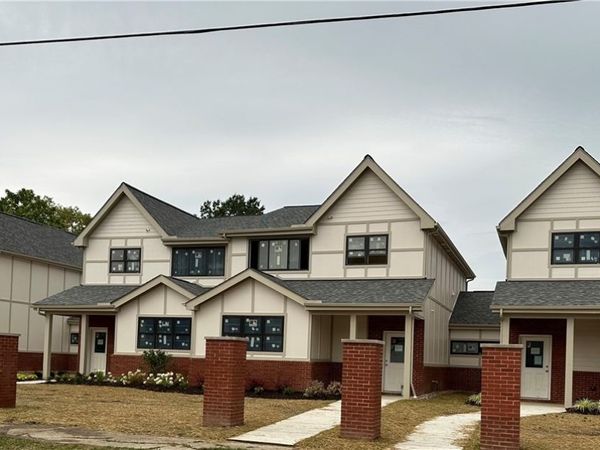 3138 E 135, Cleveland, OH 44120