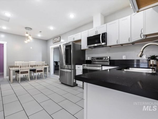 2420 Sw Buckey Dr, Mountain Home, ID 83647