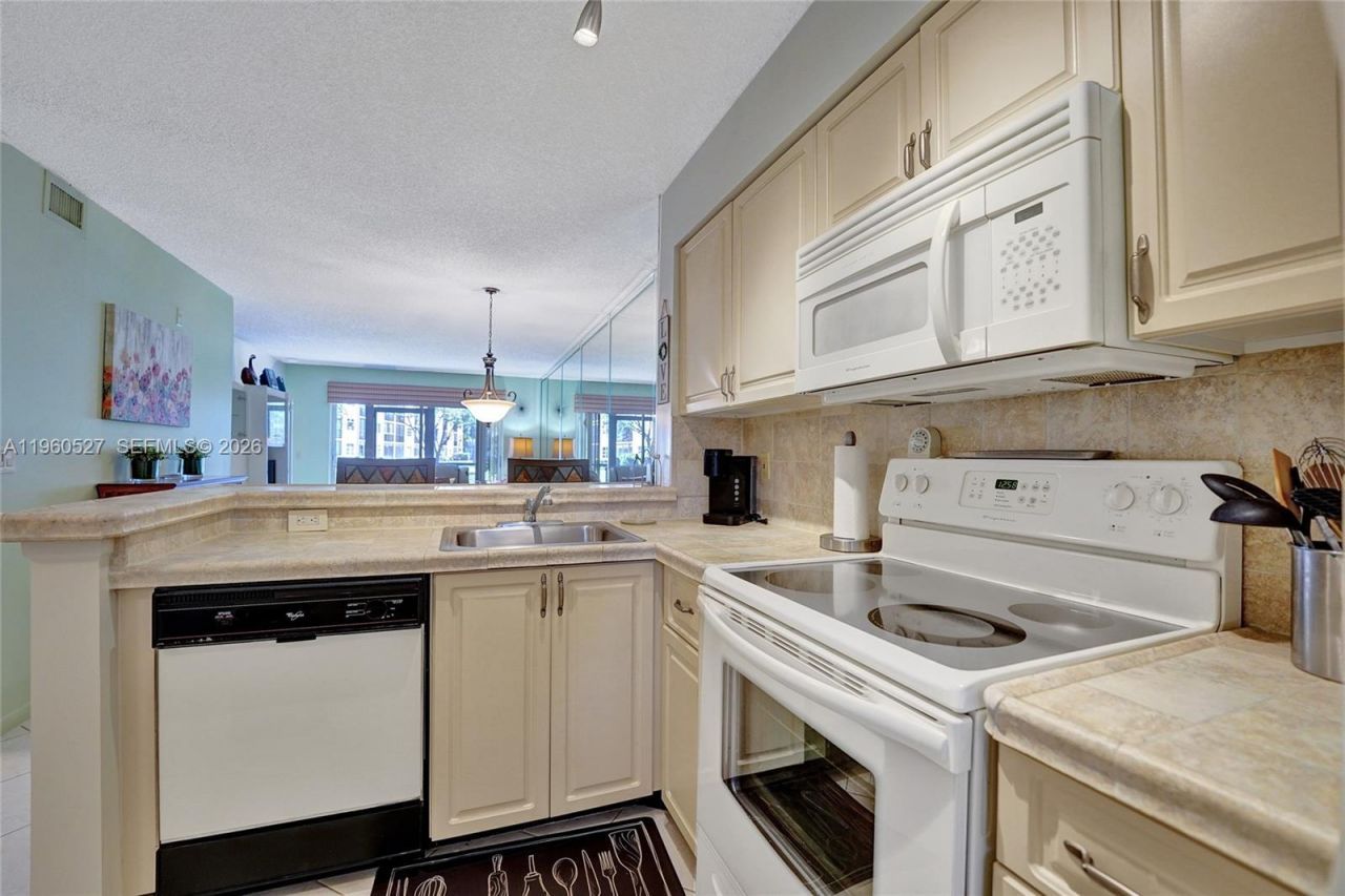 2228 N Cypress Bend Dr, Unit 103, Pompano Beach, FL 33069 Photo