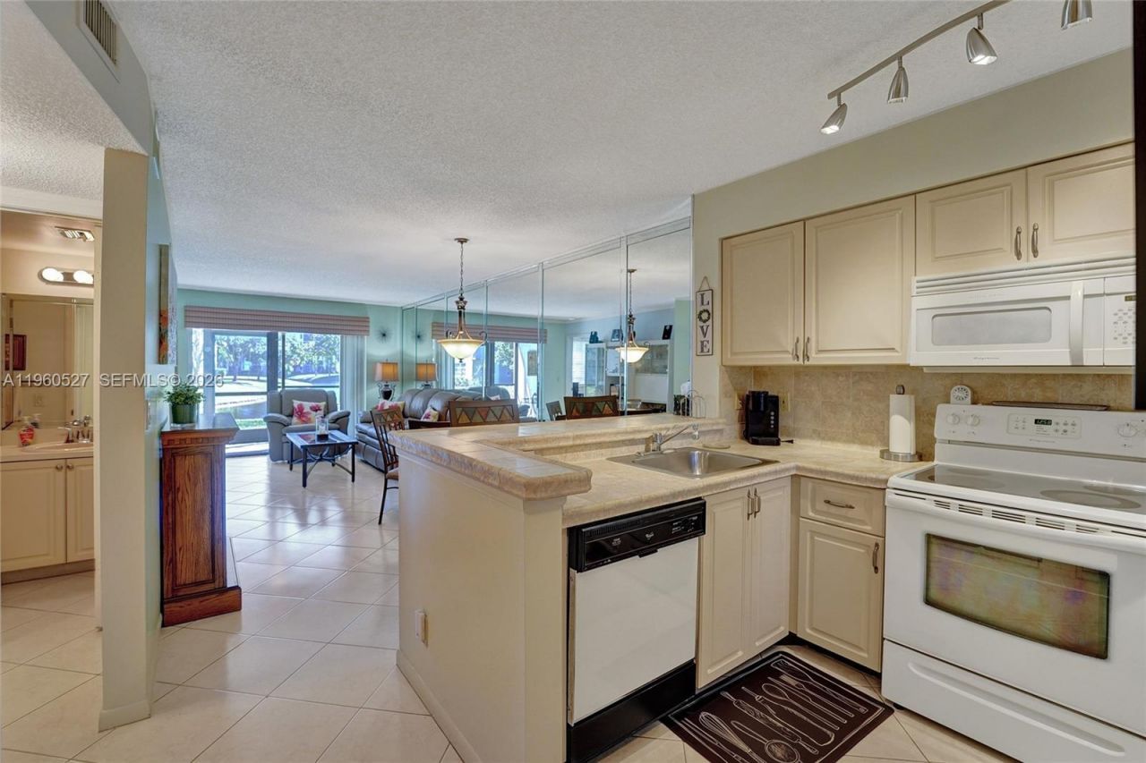 2228 N Cypress Bend Dr, Unit 103, Pompano Beach, FL 33069 Photo