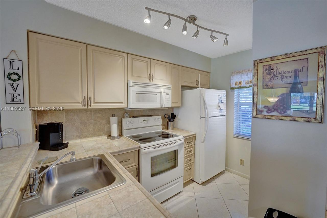2228 N Cypress Bend Dr, Unit 103, Pompano Beach, FL 33069 Photo