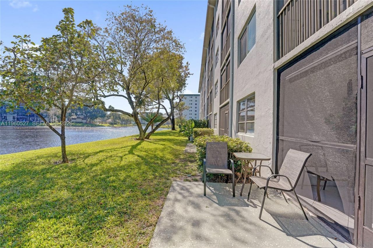 2228 N Cypress Bend Dr, Unit 103, Pompano Beach, FL 33069 Photo