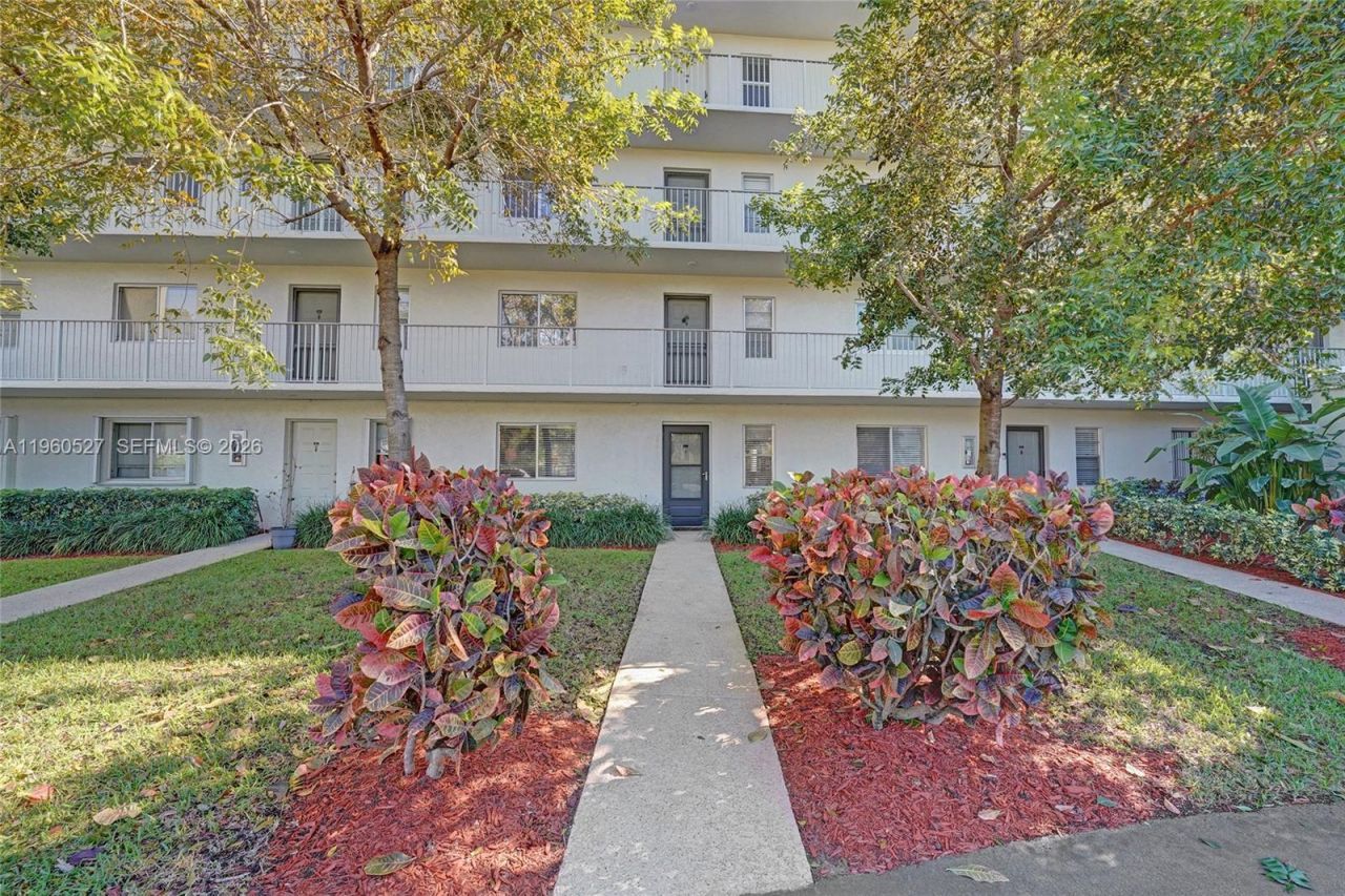 2228 N Cypress Bend Dr, Unit 103, Pompano Beach, FL 33069 Photo