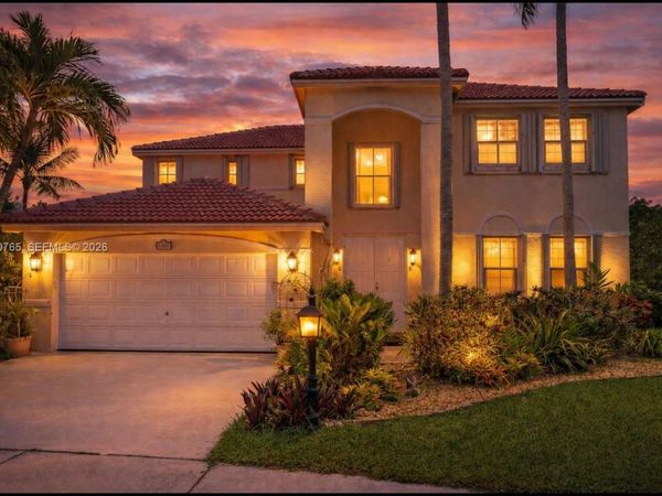 4209 Pinewood Ln , Weston, FL 33331