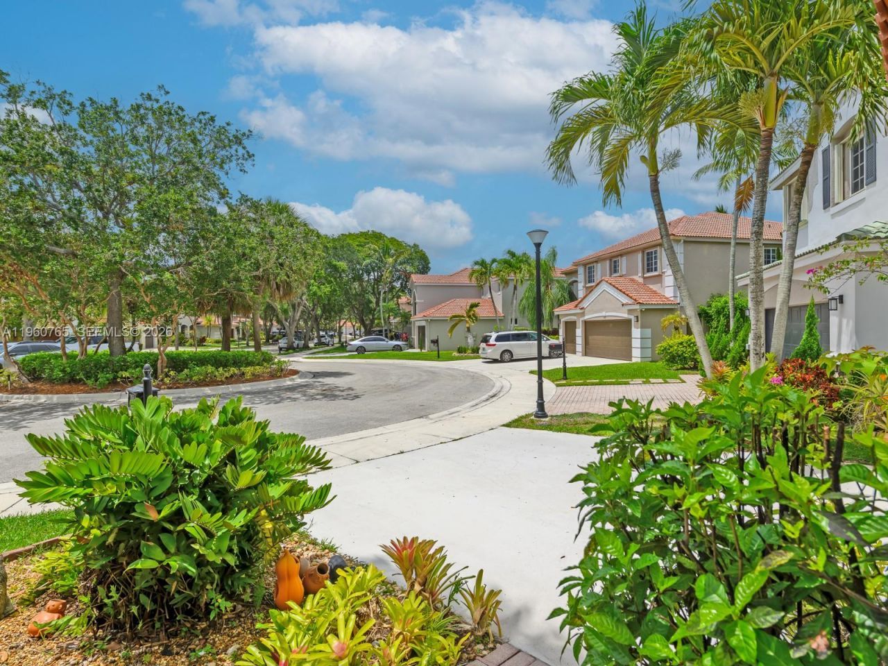 4209 Pinewood Ln, Weston, FL 33331 Photo