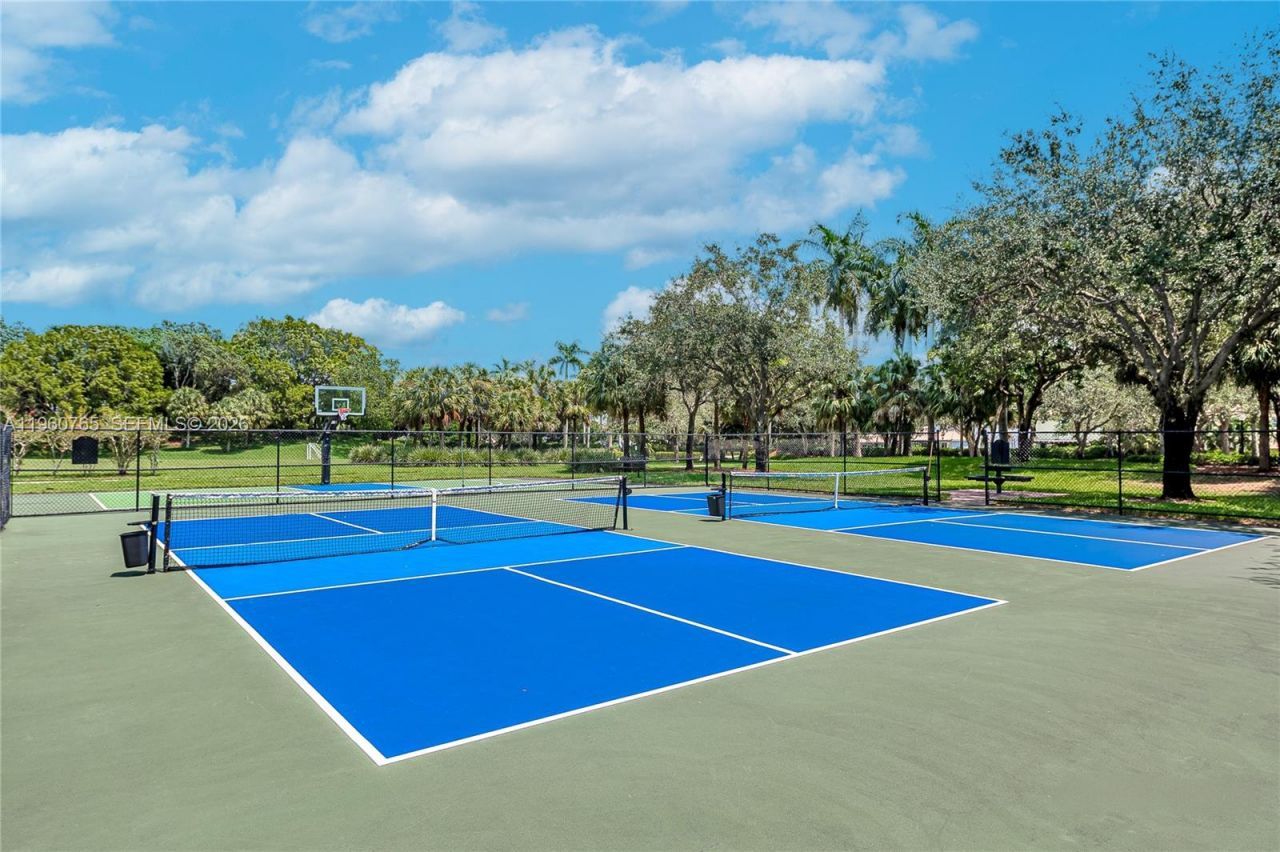4209 Pinewood Ln, Weston, FL 33331 Photo