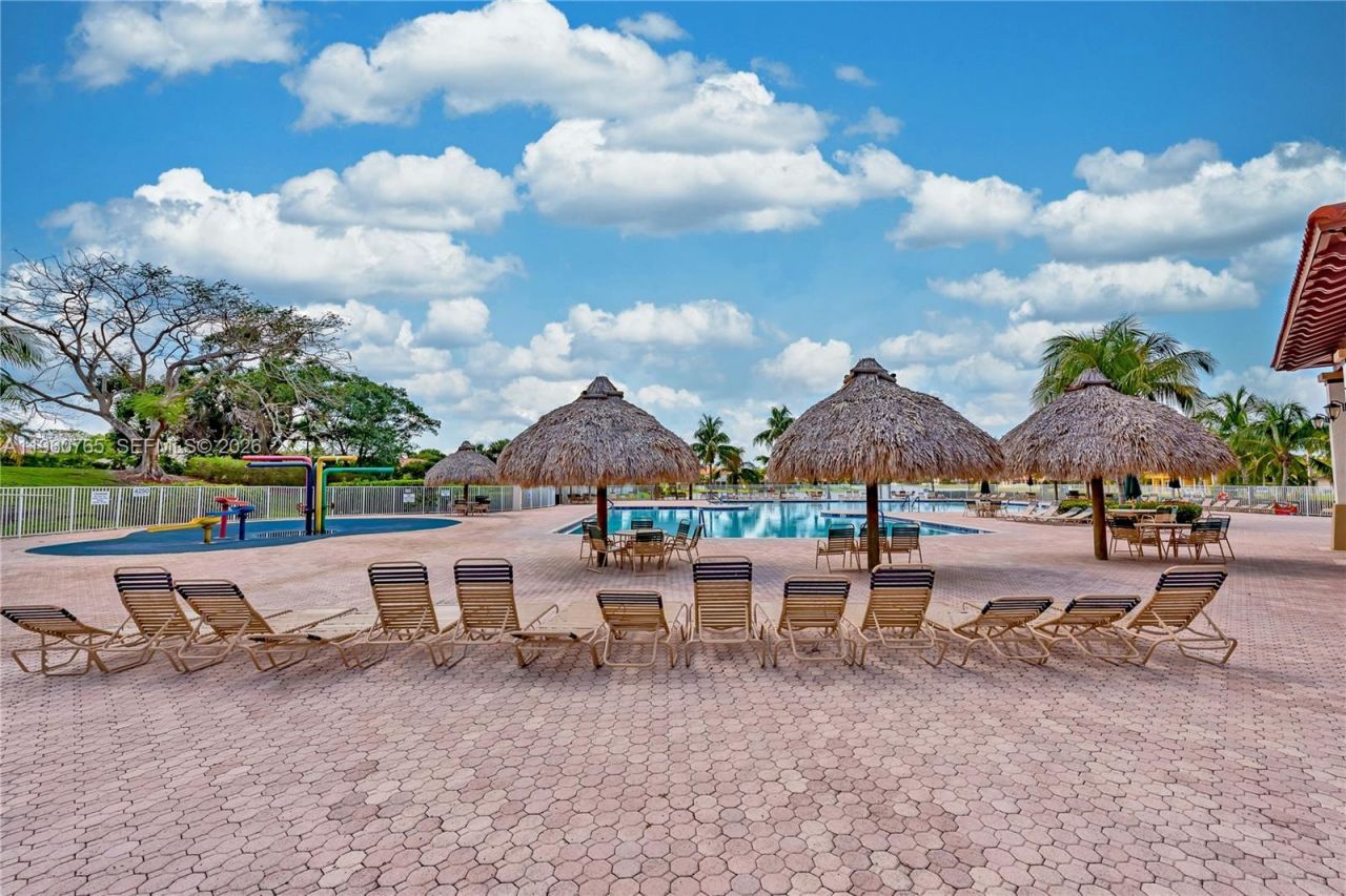 4209 Pinewood Ln, Weston, FL 33331 Photo