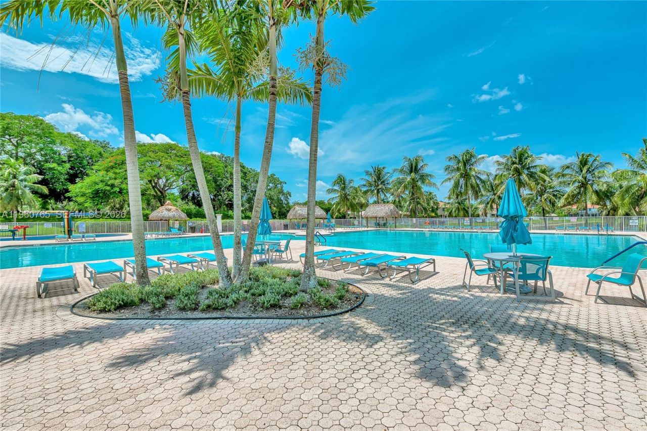 4209 Pinewood Ln, Weston, FL 33331 Photo