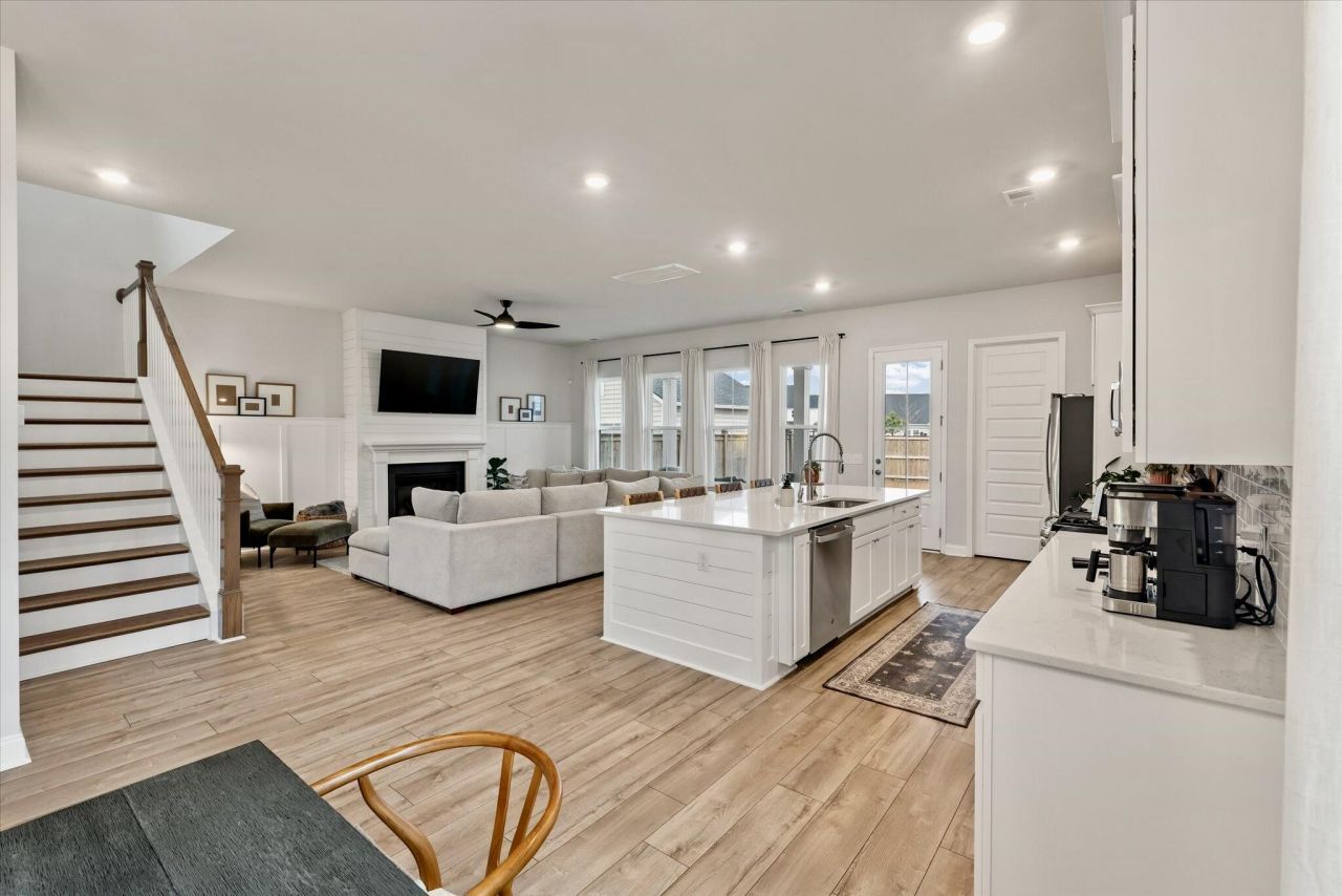 1020 Arrowwood Way Photo 11