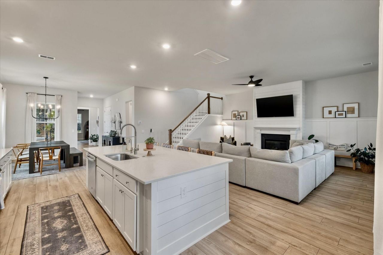 1020 Arrowwood Way Photo 18