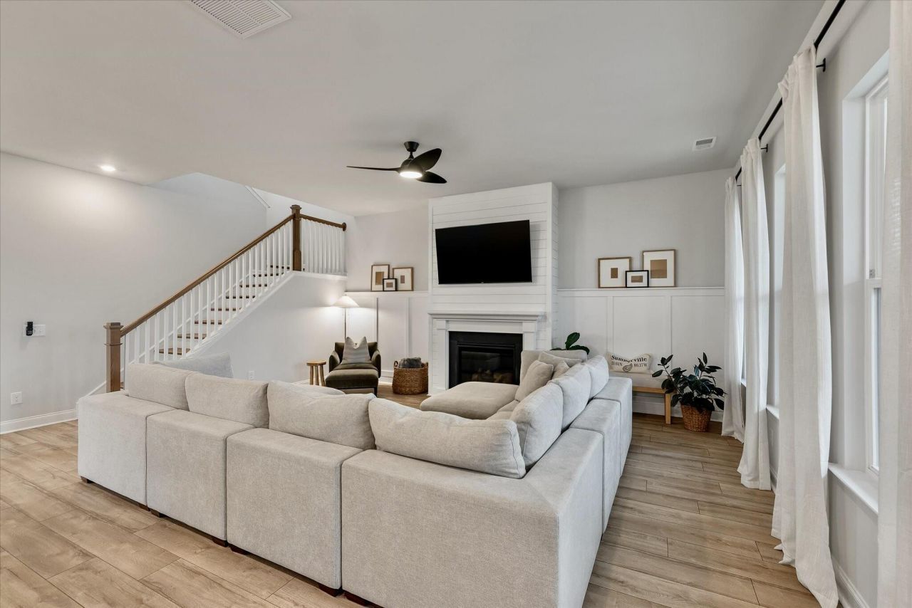 1020 Arrowwood Way Photo 20