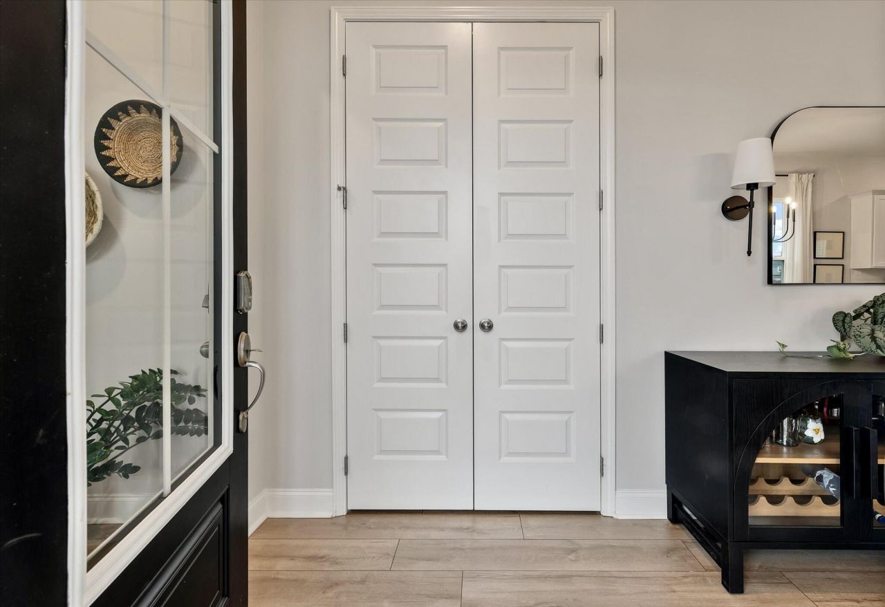 1020 Arrowwood Way Photo 6