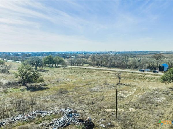 536 NW River Road , Martindale, TX 78655