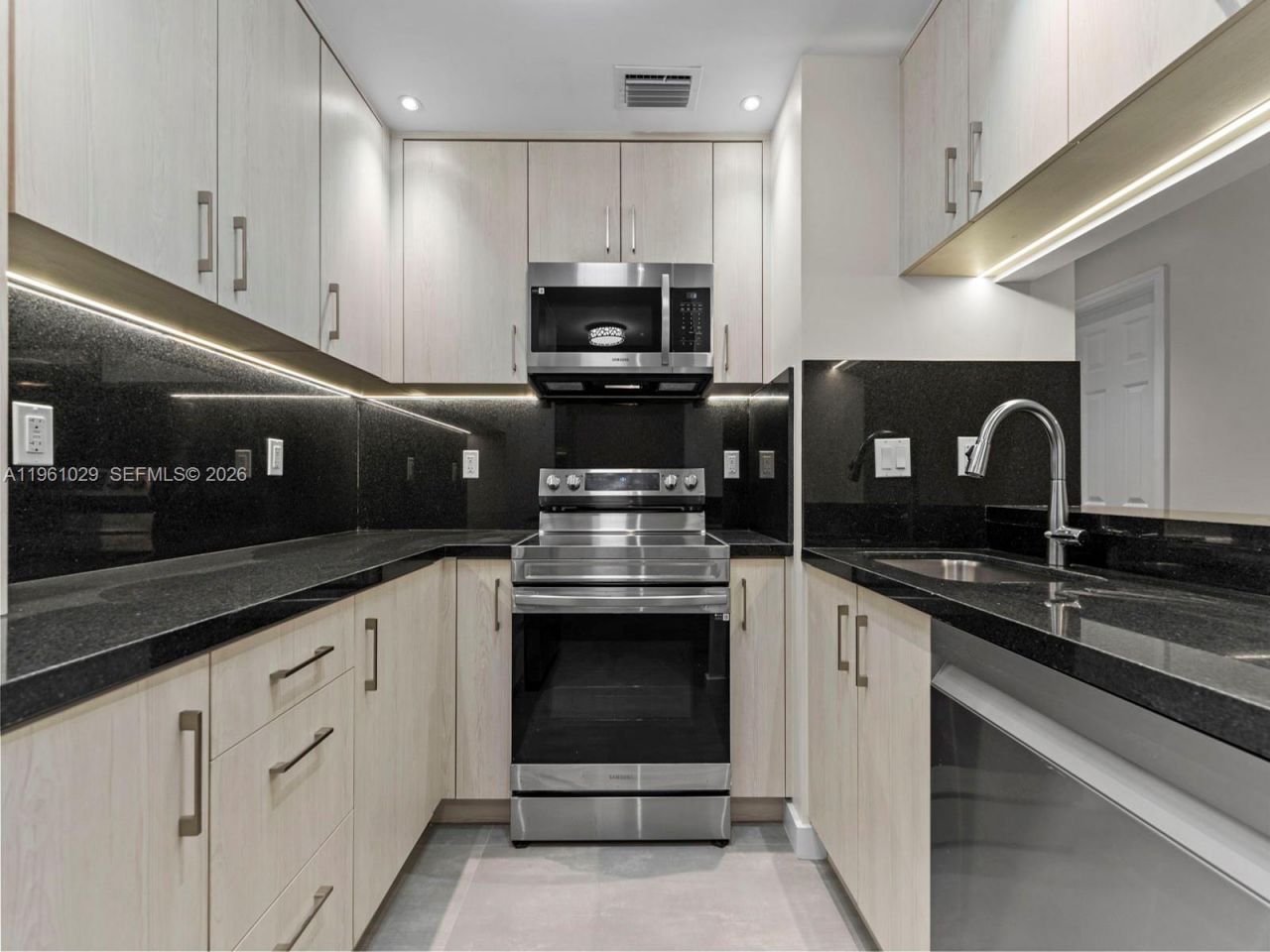 15639 SW 73rd Cir Ter, Unit 7-4, Miami, FL 33193 Photo