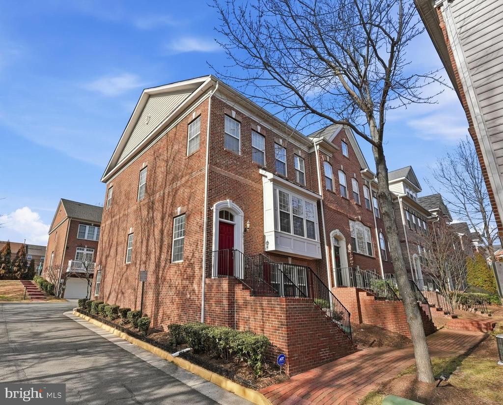 8015 Reserve Way, Vienna, VA 22182 Main Photo