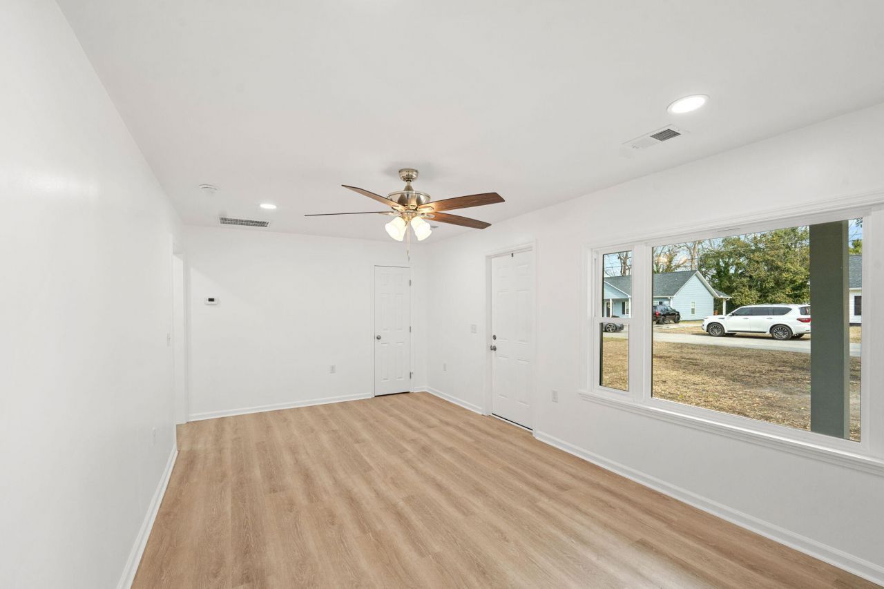 1268 Carolina Avenue Photo 10