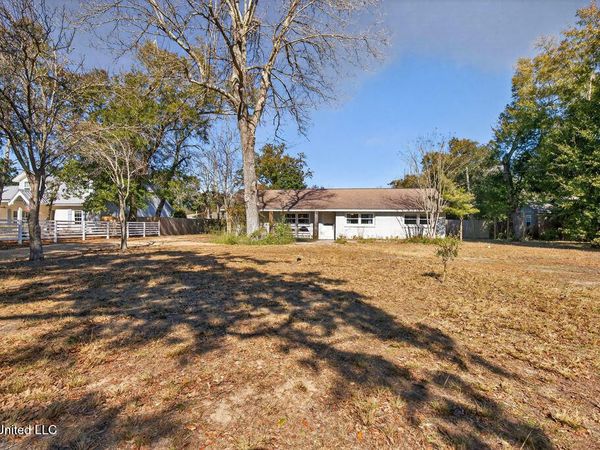 1592 E 2nd Street, Pass Christian, MS 39571