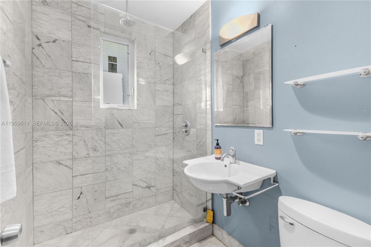 711 14th St, Unit 4, Miami Beach, FL 33139 Photo