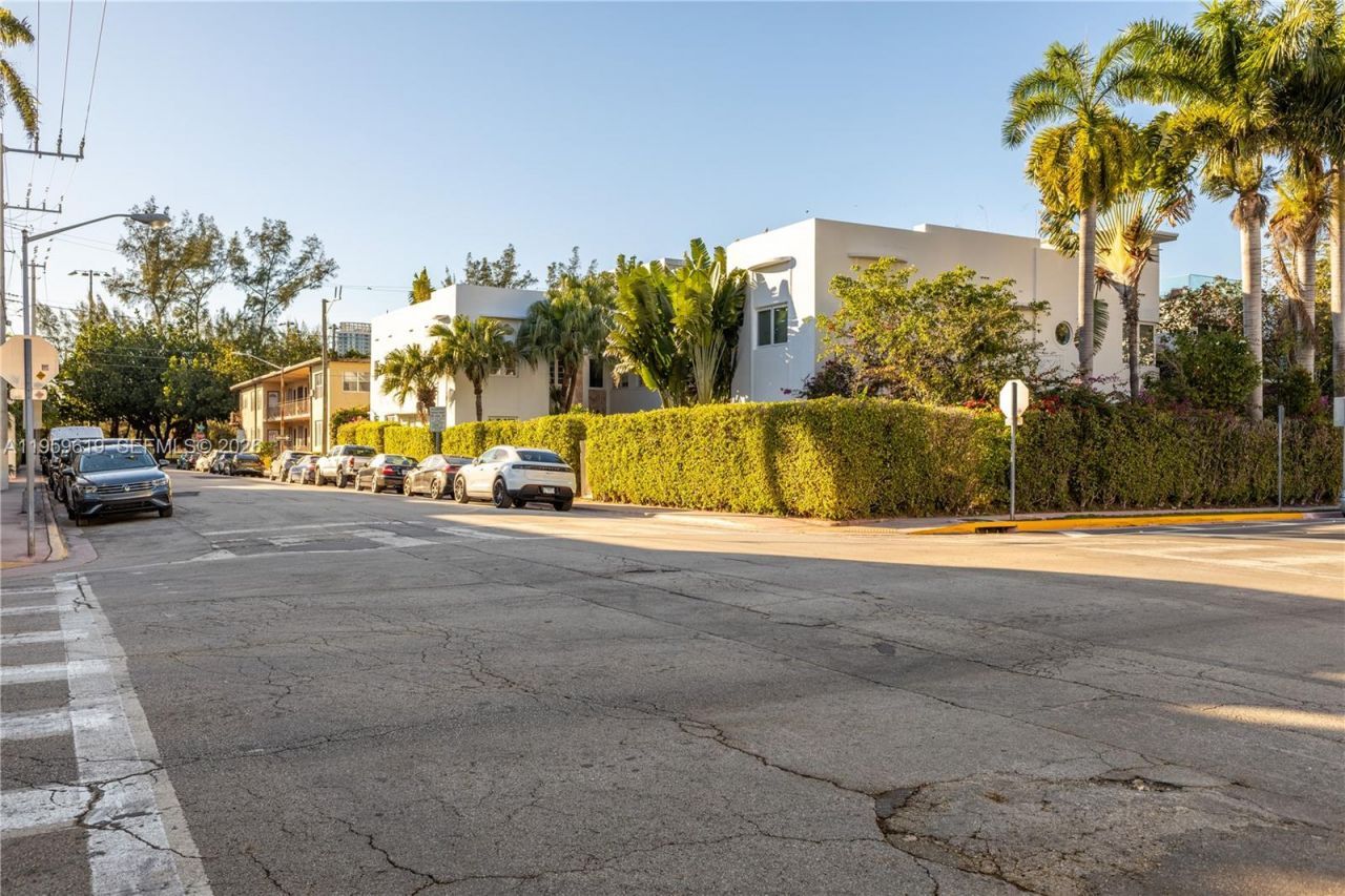 711 14th St, Unit 4, Miami Beach, FL 33139 Photo