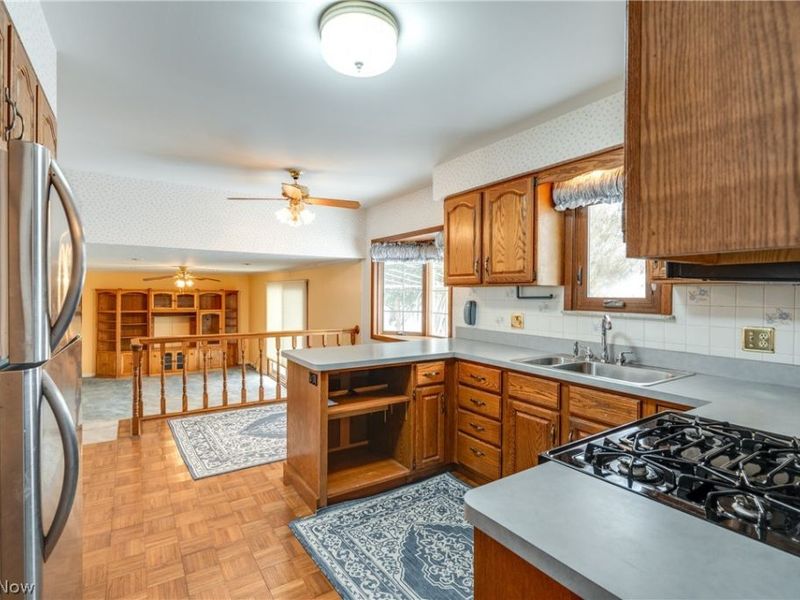 6366 Dunfield Drive, Mayfield Heights, OH 44124 Photo 18