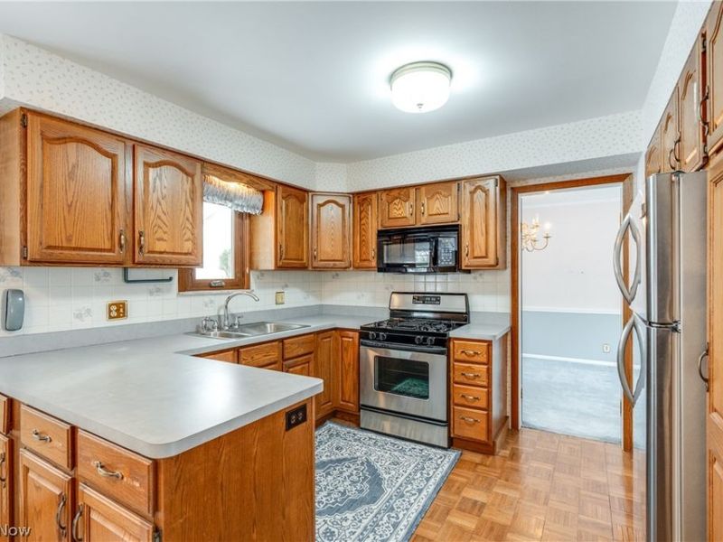 6366 Dunfield Drive, Mayfield Heights, OH 44124 Photo 19