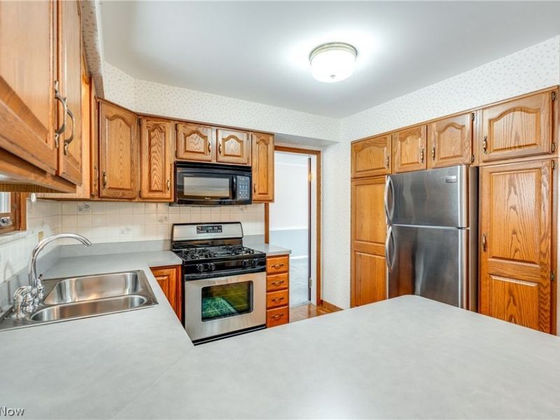 6366 Dunfield Drive, Mayfield Heights, OH 44124 Photo 20