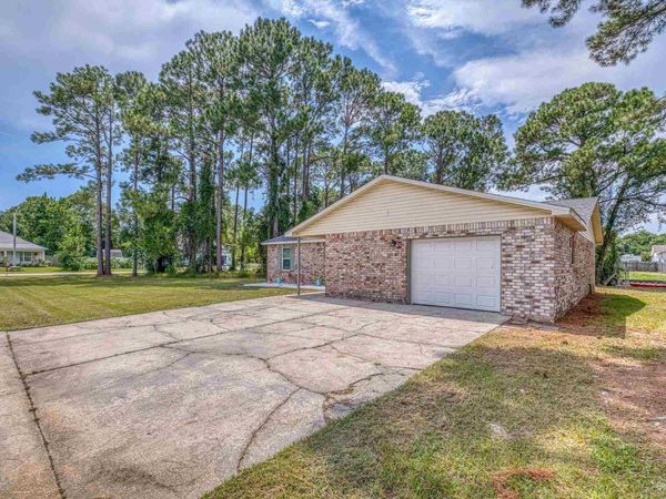 1601 Kauai Ct, Gulf Breeze, FL 32563