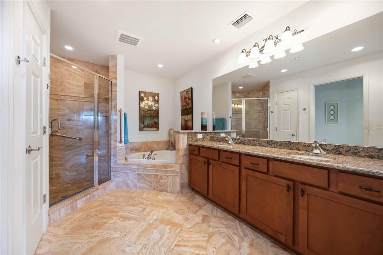 7702 Lake Vista Court, Unit 305, Lakewood Ranch, FL 34202 Photo