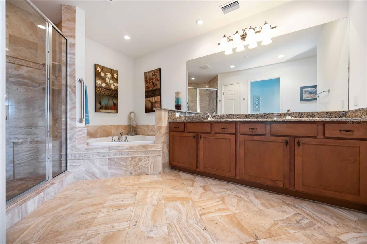 7702 Lake Vista Court, Unit 305, Lakewood Ranch, FL 34202 Photo