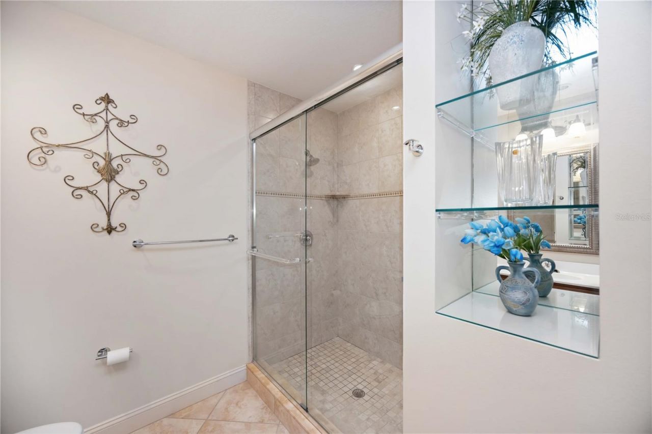 7702 Lake Vista Court, Unit 305, Lakewood Ranch, FL 34202 Photo