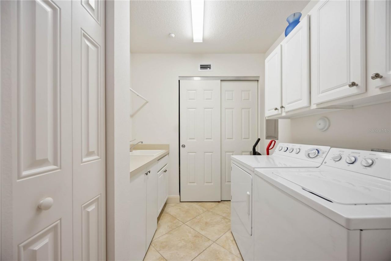 7702 Lake Vista Court, Unit 305, Lakewood Ranch, FL 34202 Photo