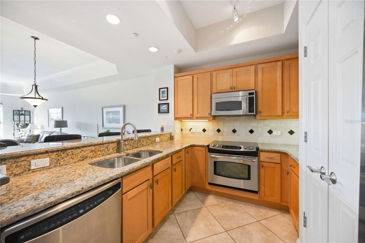 7702 Lake Vista Court, Unit 305, Lakewood Ranch, FL 34202 Photo