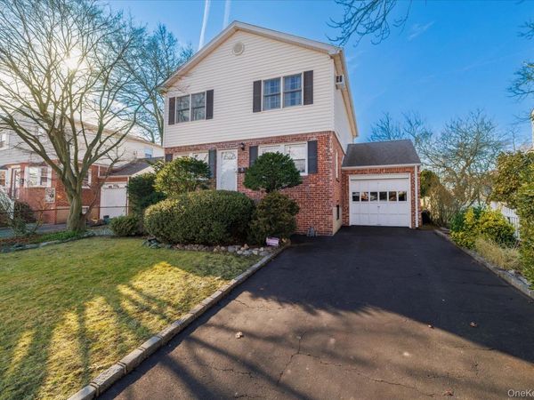 148 Amherst Road, Valley Stream, NY 11581