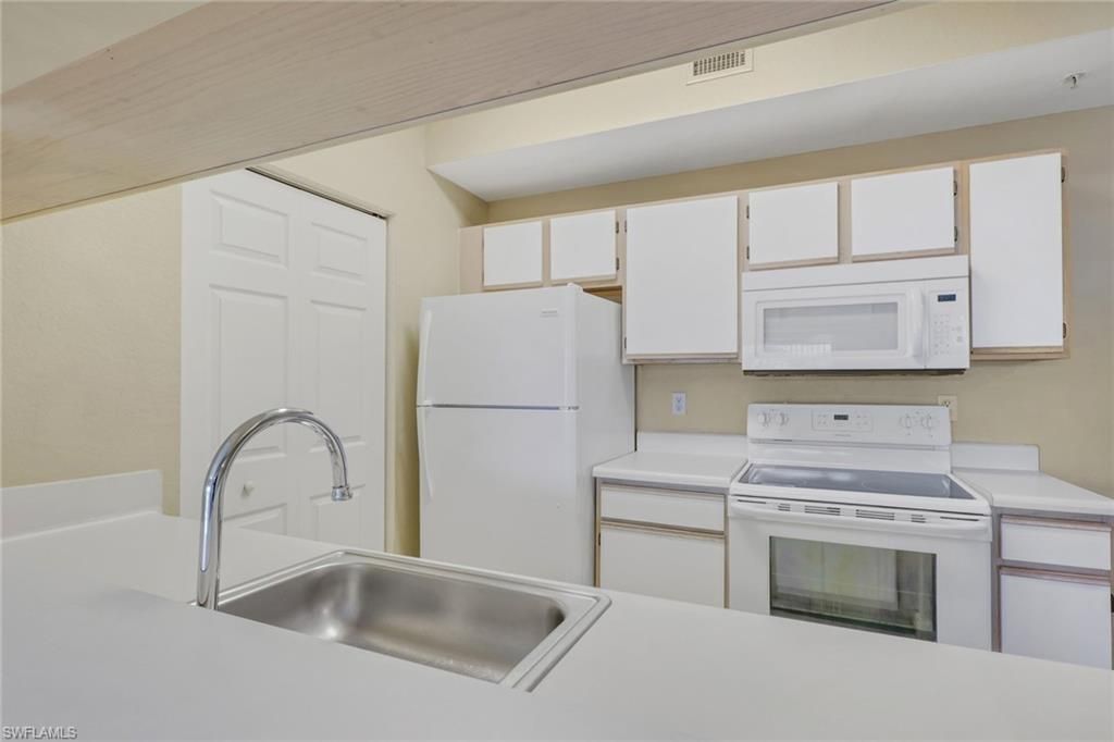 6321 Aragon Way, Unit 206, Fort Myers, FL 33966 Photo