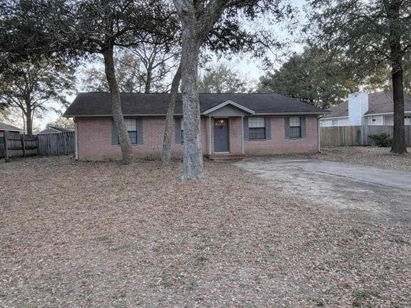 6023 Hamilton Bridge Rd, Milton, FL 32570