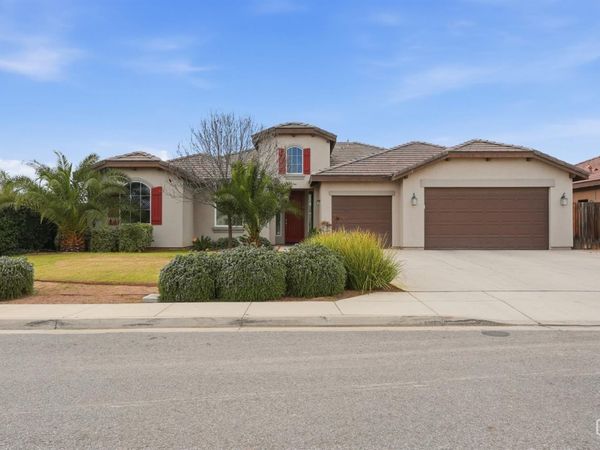 7327 Bucking Bronco Court, Bakersfield, CA 93311