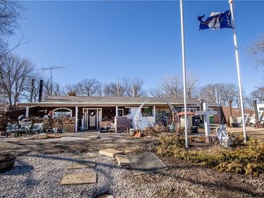 49 N Lakeview Drive, Pleasanton, KS 66075