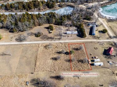 61 N Lakeview Drive, Pleasanton, KS 66075