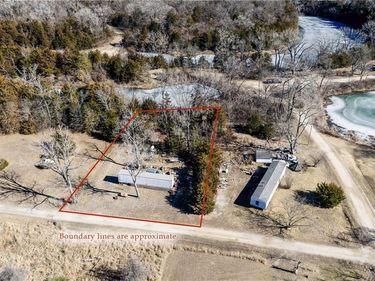 66 N Lakeview Drive, Pleasanton, KS 66075