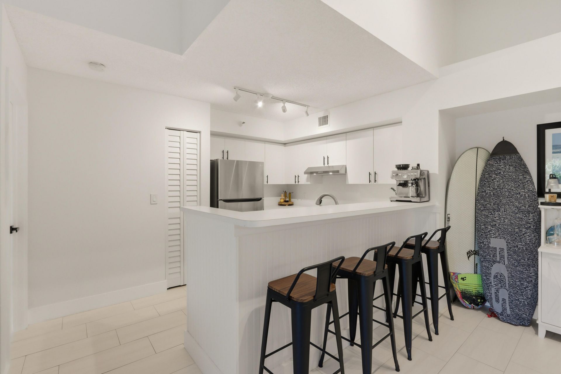 110 Yacht Club Way, Unit 306, Hypoluxo, FL 33462 Photo