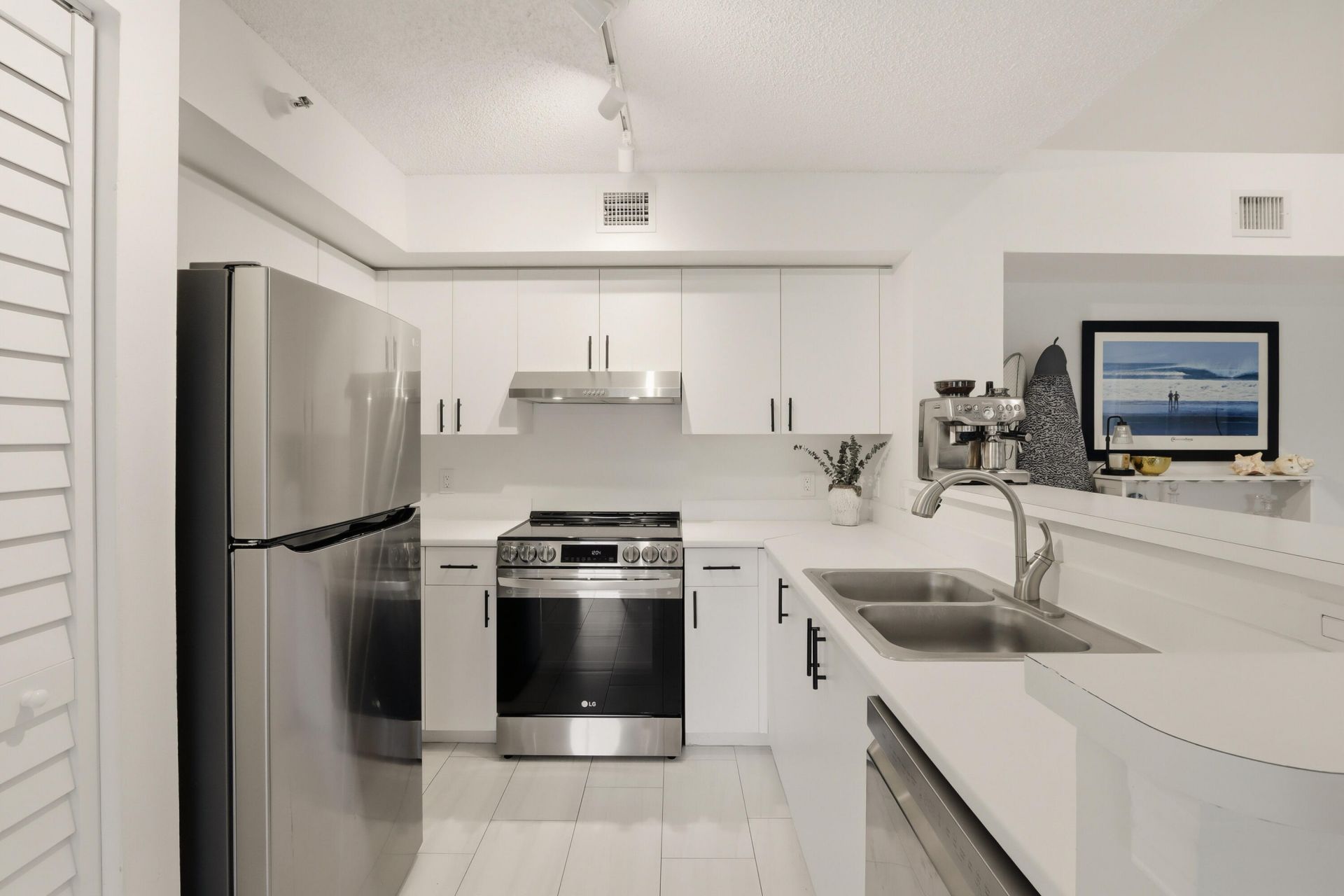 110 Yacht Club Way, Unit 306, Hypoluxo, FL 33462 Photo