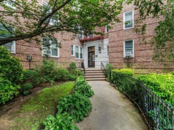 88-09 35th AVe , Unit 2O, Jackson Heights, NY 11372