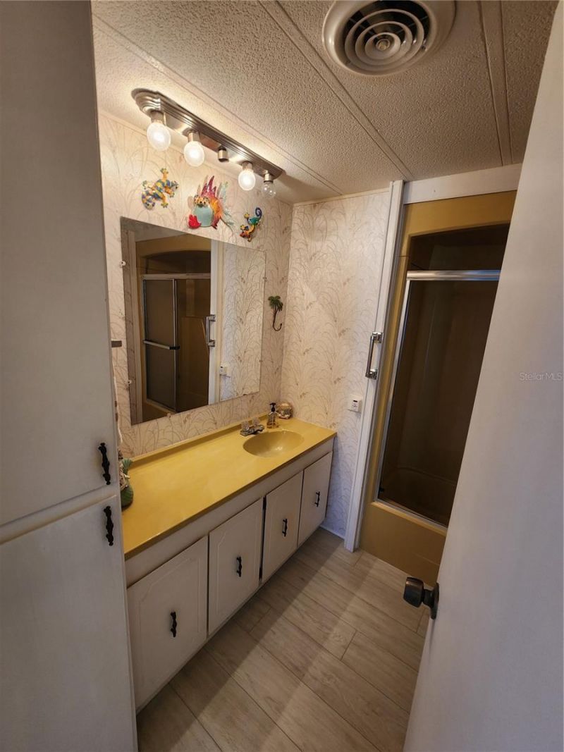 808 53rd Avenue E, Unit 9, Bradenton, FL 34203 Photo