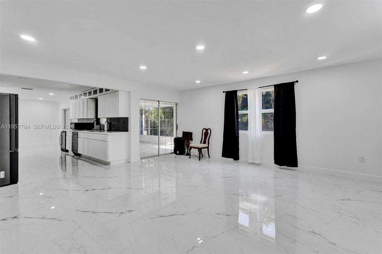 860 NW 207th St , Miami Gardens, FL 33169 Photo