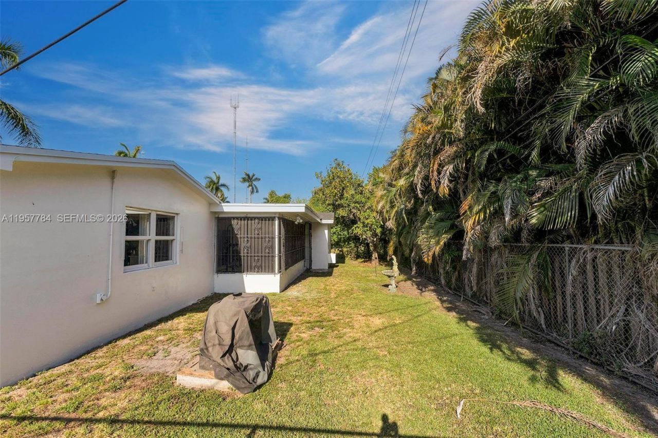 860 NW 207th St , Miami Gardens, FL 33169 Photo