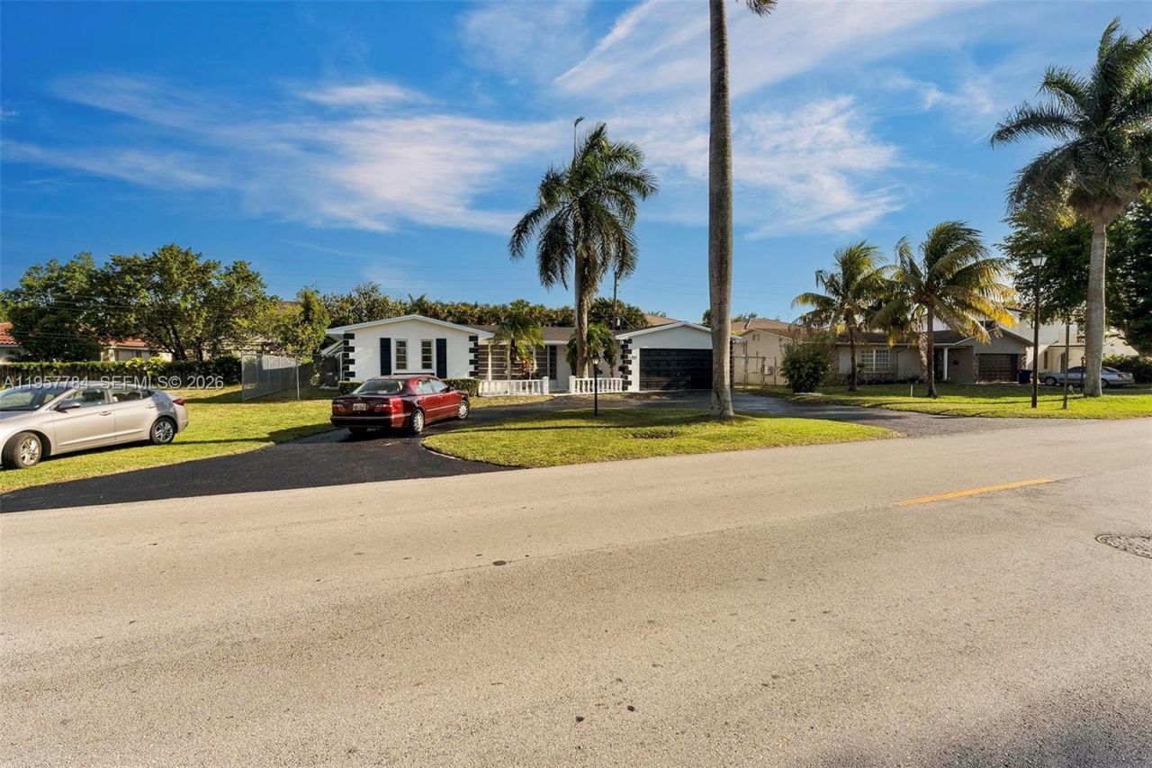 860 NW 207th St , Miami Gardens, FL 33169 Photo