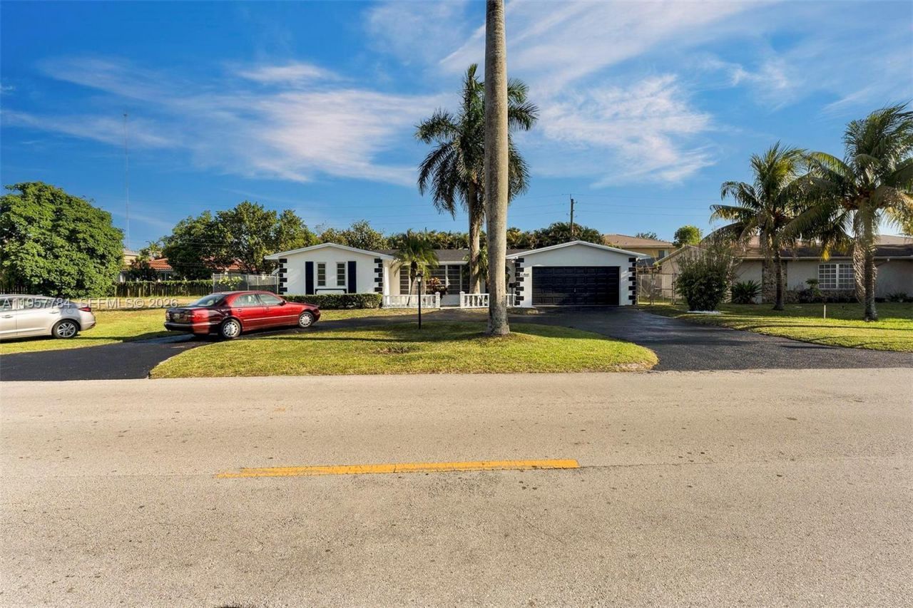 860 NW 207th St , Miami Gardens, FL 33169 Photo