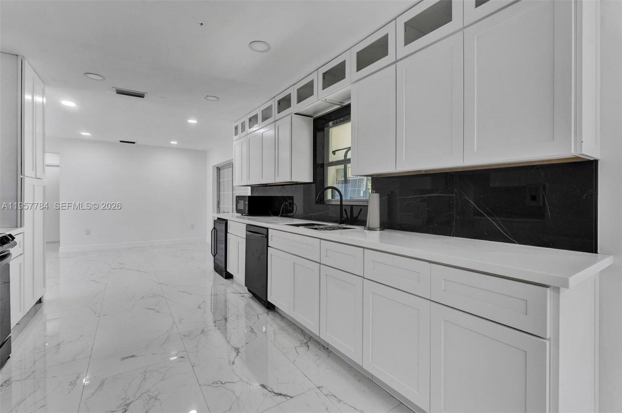 860 NW 207th St , Miami Gardens, FL 33169 Photo