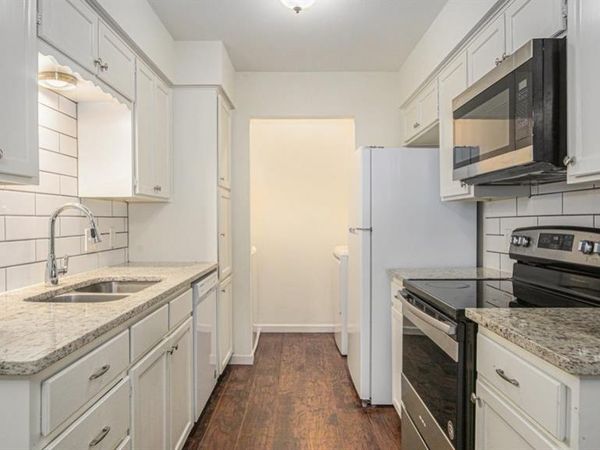 2107 Mistletoe Avenue, Fort Worth, TX 76110