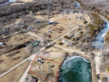 38 N Lakeview Drive, Pleasanton, KS 66075